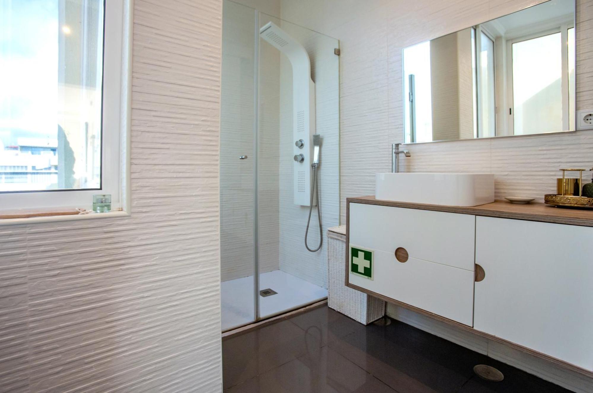Bright Apartment In リスボン エクステリア 写真